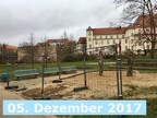 2017-12-05 13-04-30 - weissenseespiel.de - Postspielplatz, teilgesperrt, Schaukelkorb fehlt